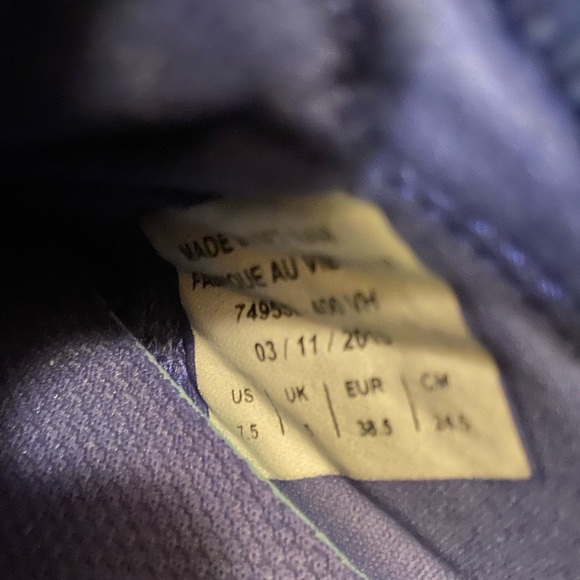 Women’s Size 7.5 Nike Juvenates - Picture 4 of 4